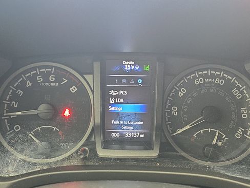 Used 2022 Toyota Tacoma TRD Sport image 18