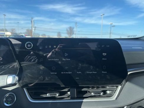 Used 2025 Chevrolet Equinox LT image 22