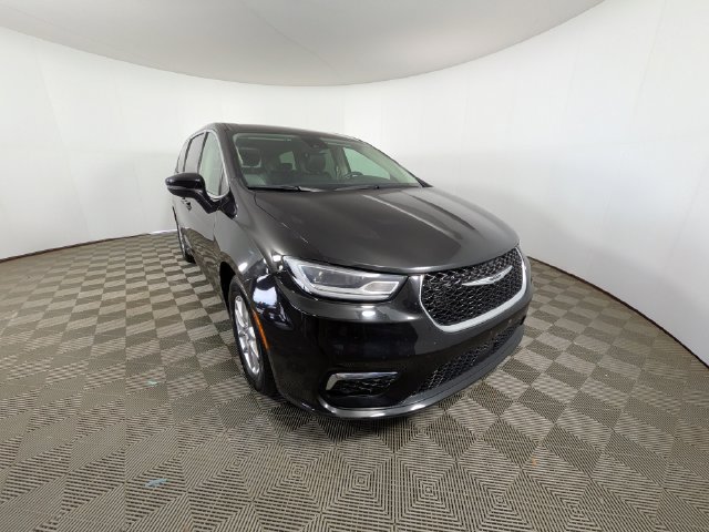Used 2023 Chrysler Pacifica Touring-L FWD image 29