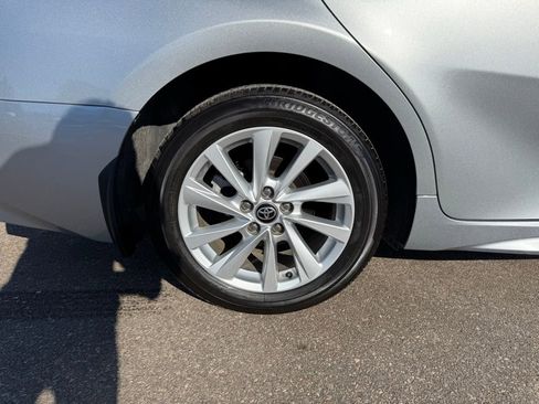 Used 2024 Toyota Camry SE image 3