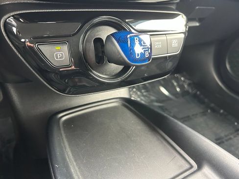 Certified 2022 Toyota Prius LE AWD/4WD image 21