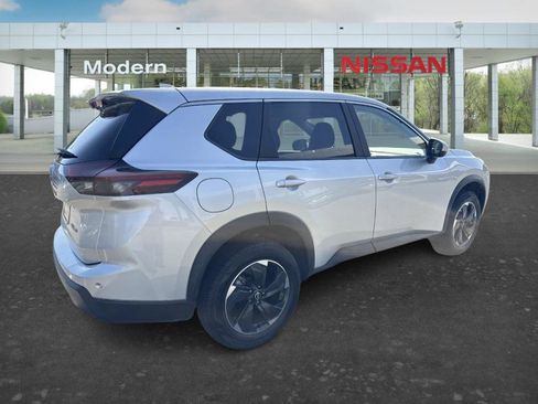 Certified 2024 Nissan Rogue SV AWD/4WD image 5