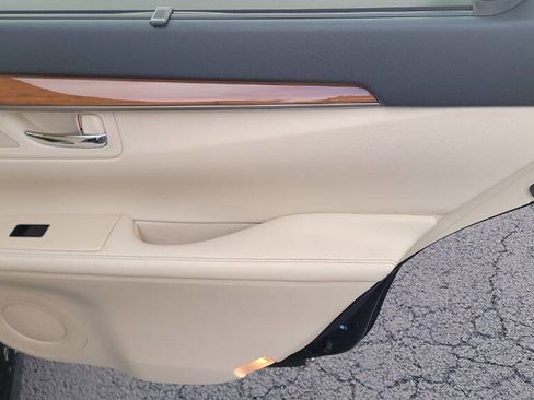 Used 2013 Lexus ES 300h image 23