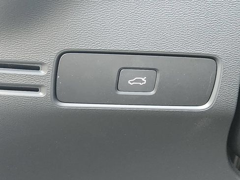 Used 2025 Volvo XC40 B5 Plus AWD/4WD image 12