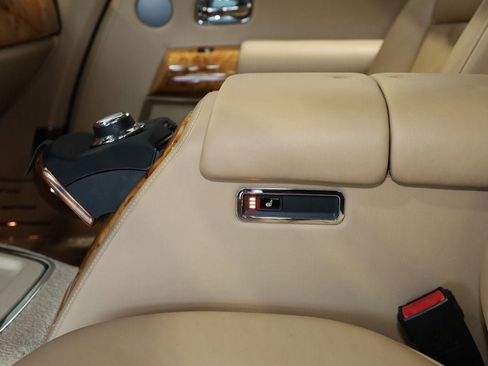 Used 2010 Rolls-Royce Phantom Coupe RWD image 36