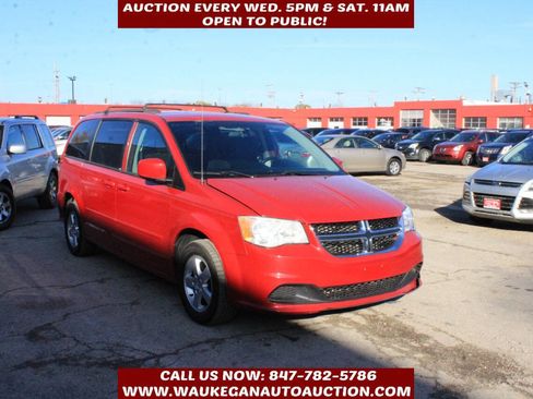 Used 2013 Dodge Grand Caravan SXT image 3