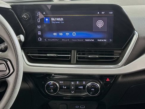 Used 2025 Chevrolet Trax LT FWD image 15