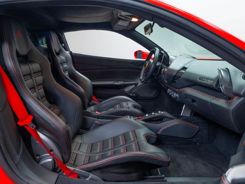 Used 2018 Ferrari 488 GTB RWD image 34