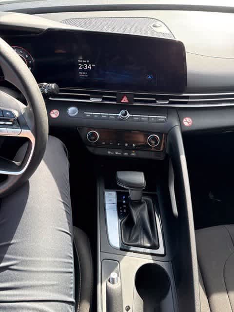 Used 2024 Hyundai Elantra SEL FWD image 21