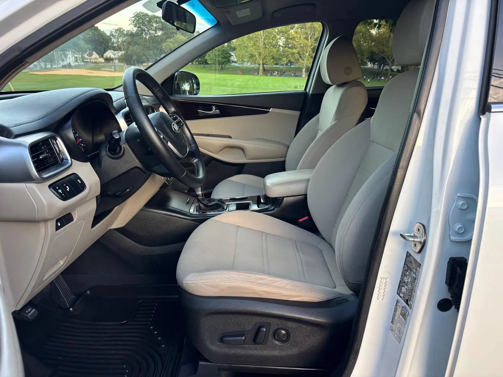 Used 2020 Kia Sorento LX w/ LX I4 Convenience Package FWD image 12