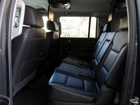 Used 2019 Chevrolet Suburban LT w/ Luxury Package AWD/4WD image 18