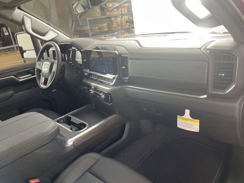 New 2025 GMC Sierra 2500 SLT w/ SLT Premium Package image 29