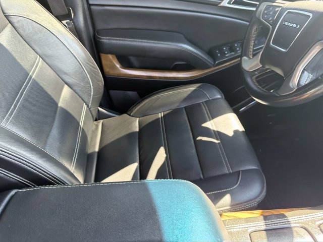 Used 2020 GMC Yukon Denali w/ Denali Ultimate Package RWD image 14