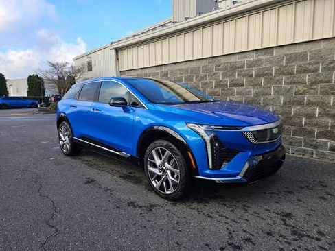 New 2026 Cadillac Optiq Luxury 2 image 11