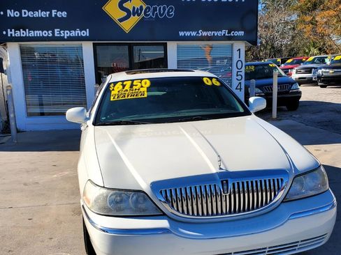 Used 2006 Lincoln Town Car Signature Limited image 4