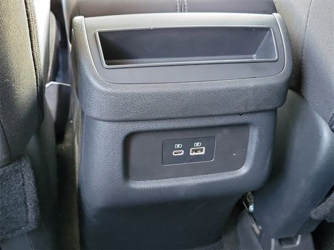 Used 2025 Nissan Pathfinder S image 18