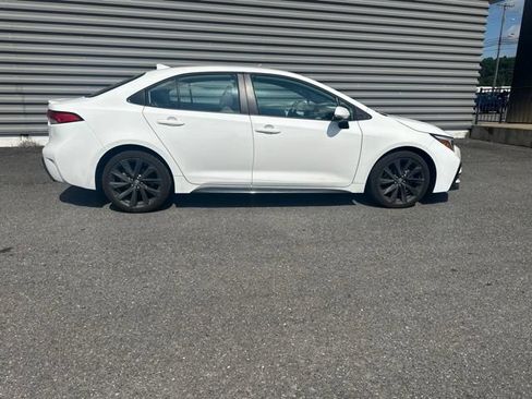 Used 2025 Toyota Corolla SE FWD image 4