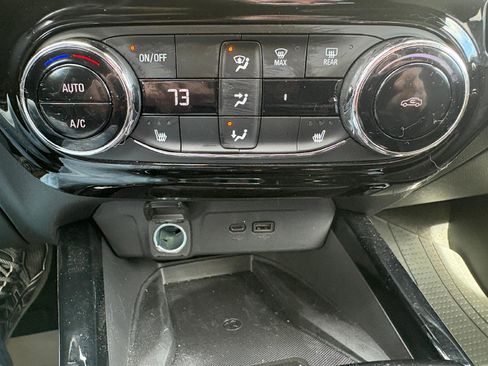 Used 2024 Chevrolet Trax RS w/ Sunroof Package image 24