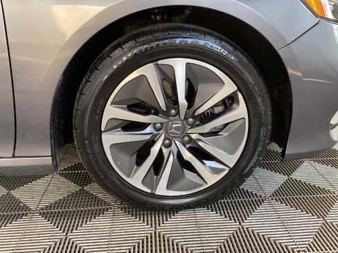 Used 2018 Honda Accord Touring image 9