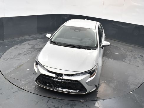 Used 2025 Toyota Corolla LE image 34