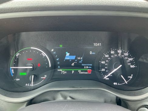 Used 2025 Toyota Sienna XLE FWD image 21