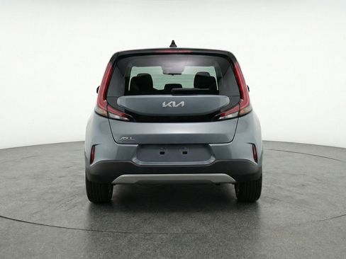 Used 2025 Kia Soul LX w/ LX Technology Package FWD image 7