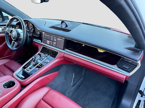 Used 2019 Porsche Panamera 4 image 31
