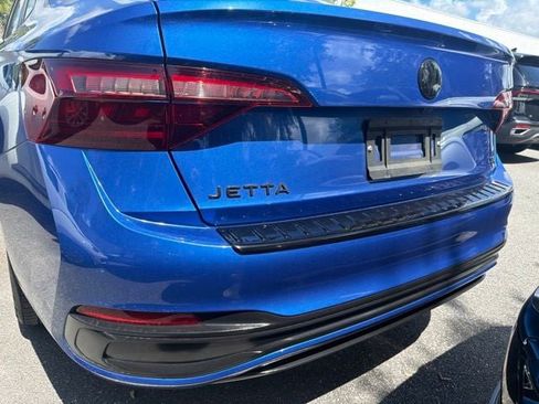 Used 2024 Volkswagen Jetta SE w/ Panoramic Sunroof Package FWD image 10