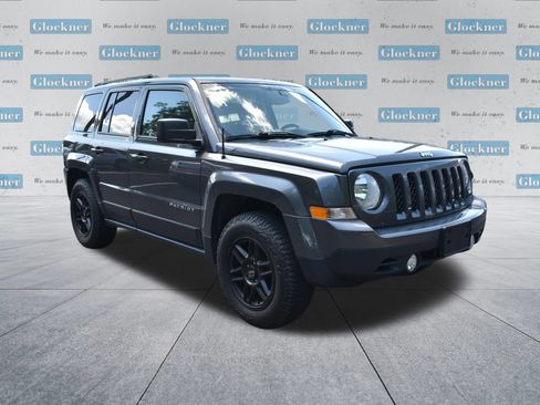 Used 2017 Jeep Patriot Latitude AWD/4WD image 3