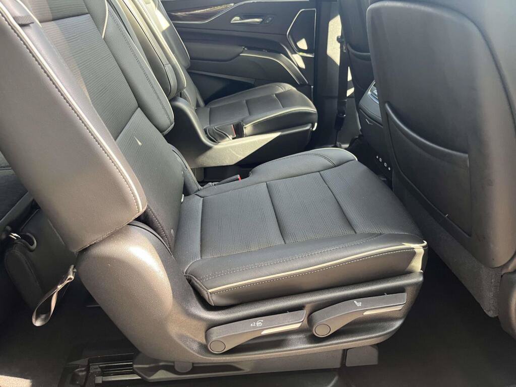 Used 2021 Cadillac Escalade ESV Premium Luxury AWD/4WD image 22