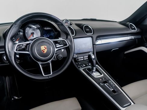 Used 2022 Porsche 718 Boxster S image 2