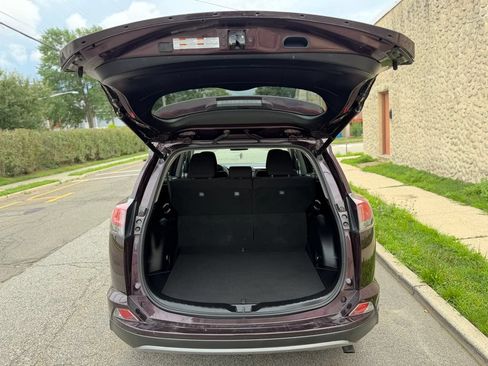 Used 2018 Toyota RAV4 XLE AWD/4WD image 9