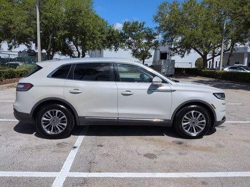 Used 2021 Lincoln Nautilus FWD w/ Equipment Group 101A image 3