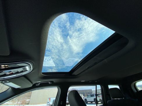 Used 2025 Jeep Grand Cherokee L Laredo image 30