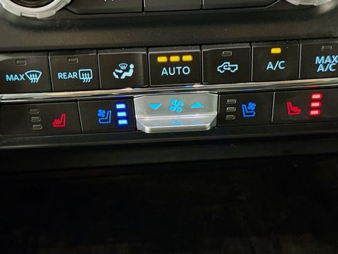 Used 2023 Ford F150 Lariat w/ FX4 Off-Road Package AWD/4WD image 22