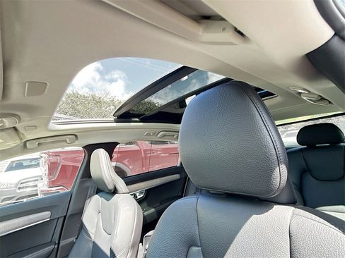 Used 2023 Volvo S90 B6 Plus image 24