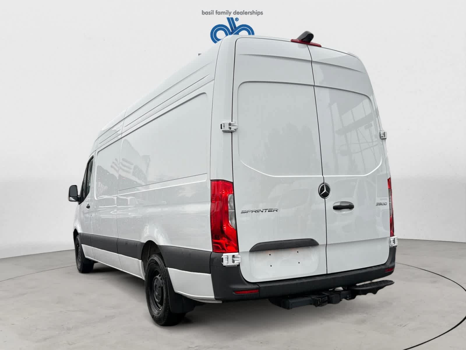 Used 2025 Mercedes-Benz Sprinter 2500 image 3