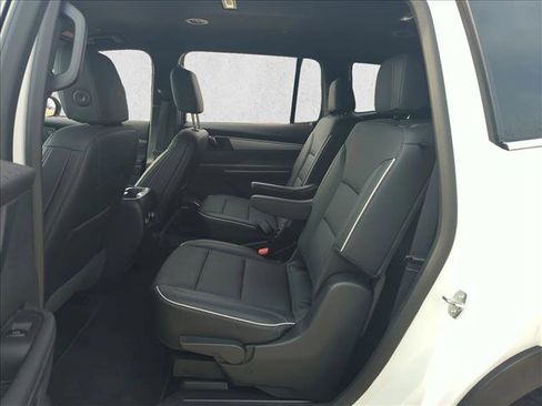 Used 2025 Buick Enclave Preferred image 13