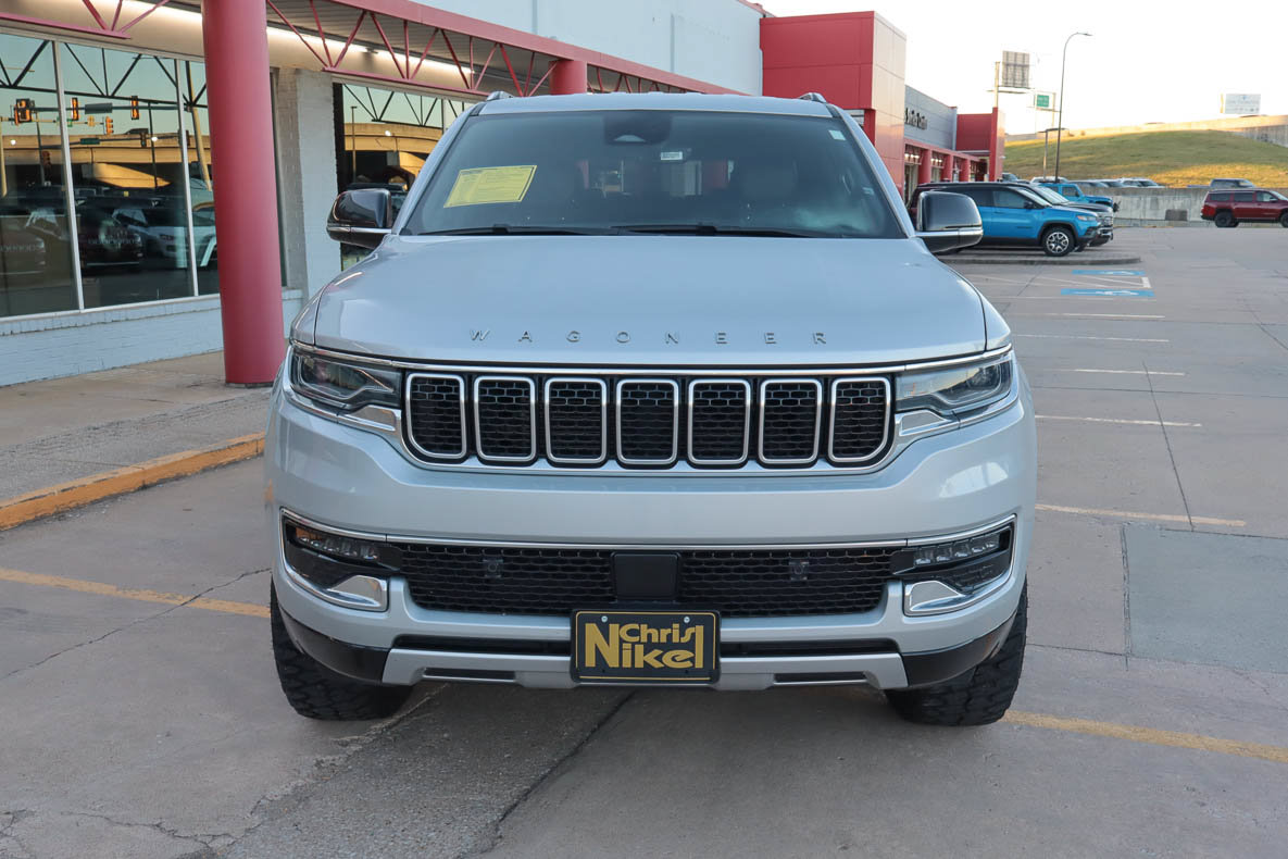 Used 2024 Jeep Wagoneer Series II AWD/4WD image 3