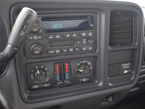 Used 2004 Chevrolet Silverado 2500 LS w/ Heavy-Duty Power Package image 15