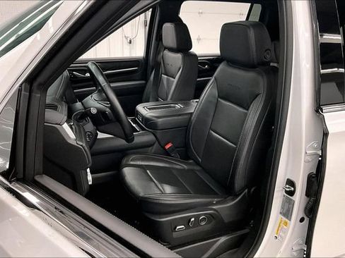Used 2024 GMC Yukon XL Denali AWD/4WD image 24