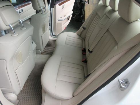 Used 2014 Mercedes-Benz E 550 4MATIC Sedan image 39