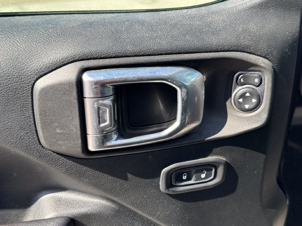 Used 2021 Jeep Wrangler Rubicon AWD/4WD image 9