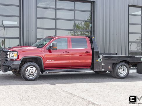 Used 2019 GMC Sierra 3500 SLE w/ SLE Preferred Package image 3