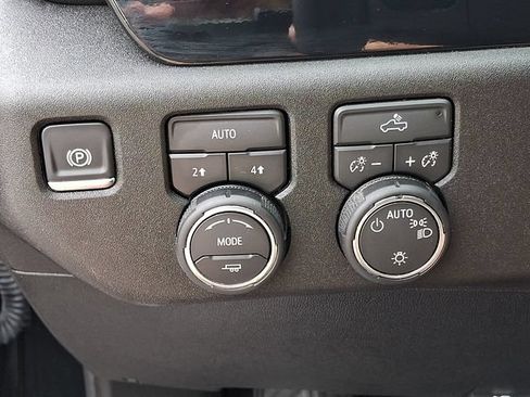 Certified 2026 Chevrolet Silverado 1500 LT AWD/4WD image 24