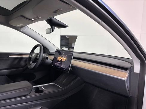 Used 2023 Tesla Model Y Long Range image 20