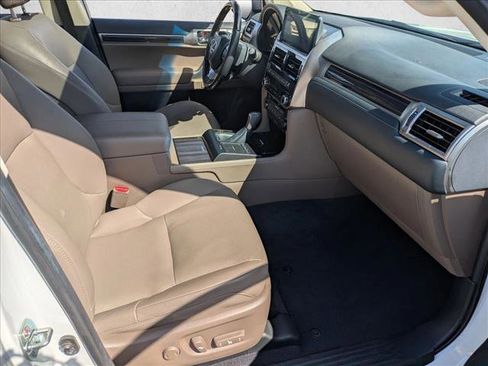 Used 2023 Lexus GX 460 Premium w/ Accessory Package image 22