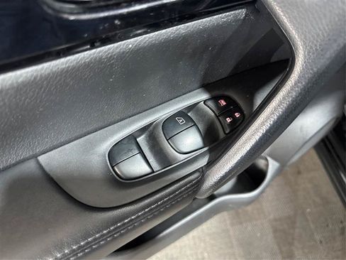Used 2020 Nissan Rogue Sport SV AWD/4WD image 32