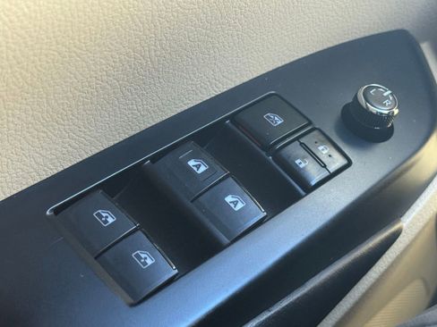 Used 2019 Toyota Highlander XLE image 27