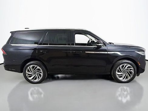 Used 2025 Lincoln Navigator Reserve AWD/4WD image 17
